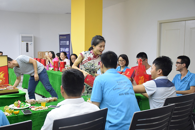 情暖中秋，愛(ài)在銳天！—2018銳天中秋節(jié)感恩活動(dòng)